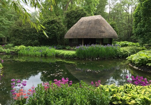 thatched summerhouse